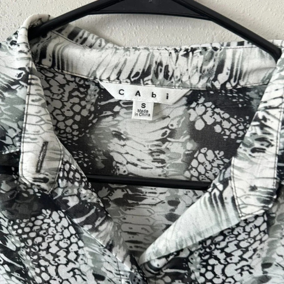 Cabi Small Snake skin Button Down Long Sleeve - Picture 3 of 5